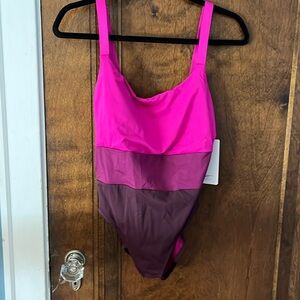 Athleta coastline one piece swimsuit. Size small